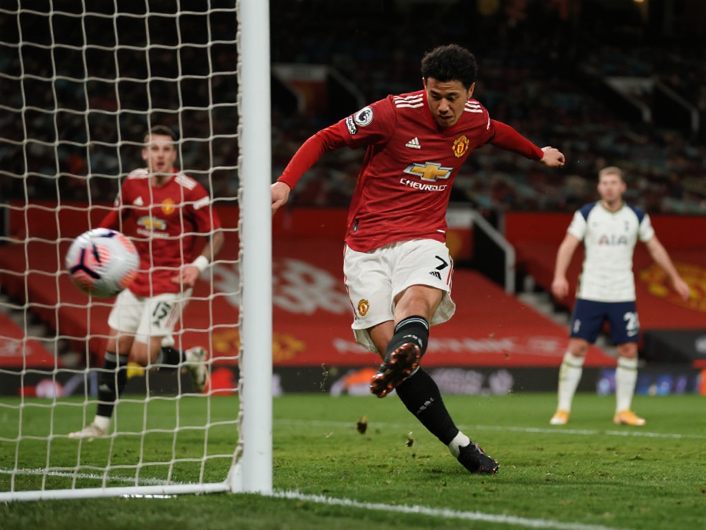 曼联罪人制造荒诞之夜：两次失误葬送全队命运