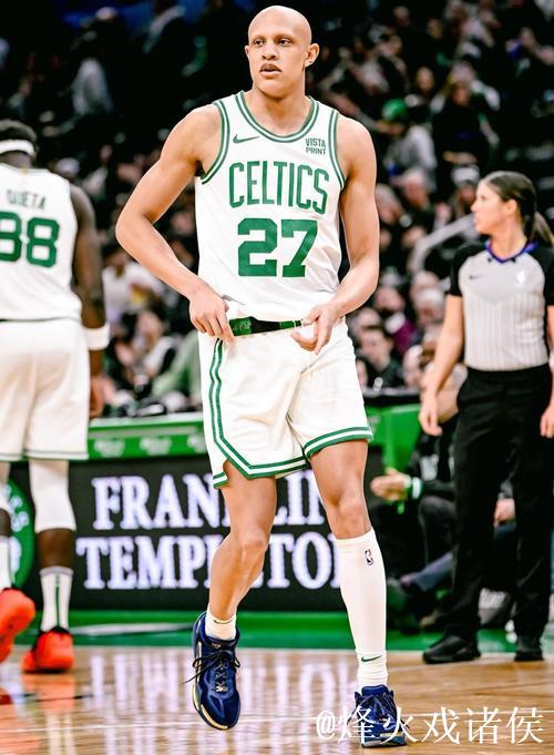 沃尔什首发17分钟高效贡献8分6篮板2抢断 沃尔什首发17分钟高效贡献8分6篮板2抢断